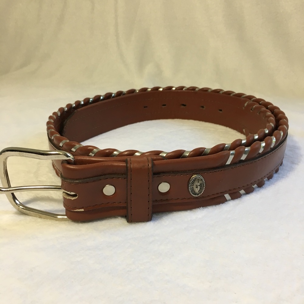 Circle Y silver lacing western belt. Beautiful